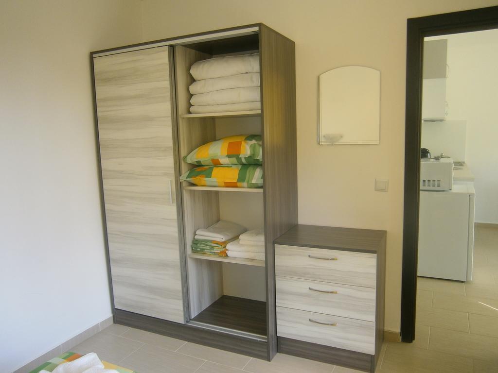 Anna Marina Apartments Sveti Vlas Oda fotoğraf