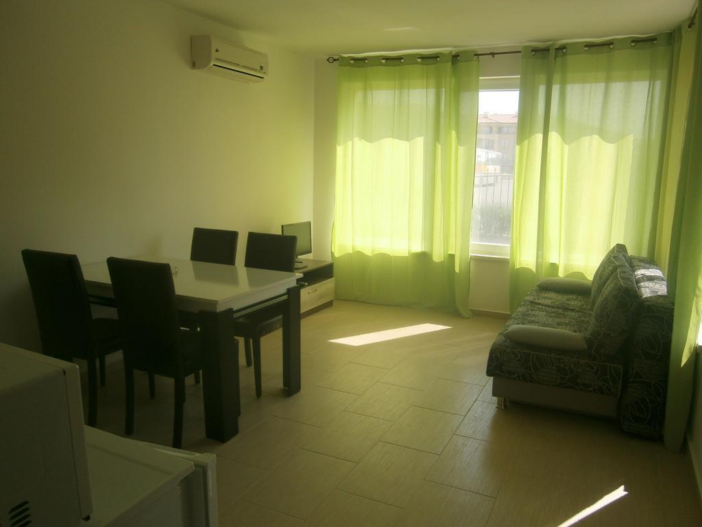 Anna Marina Apartments Sveti Vlas Oda fotoğraf